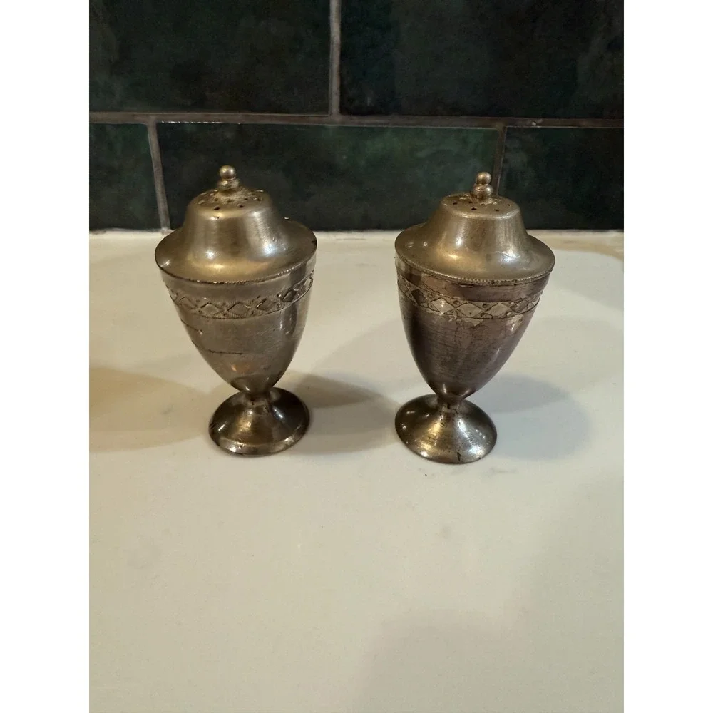 Antique one shakers